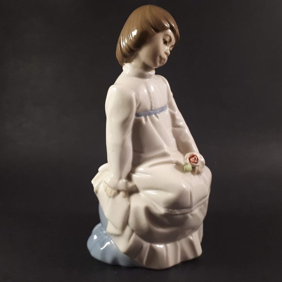 Enrique Nadal Sitting Girl w/ Rose Collectors Edition 1986 Spain - Picture 3 of 8